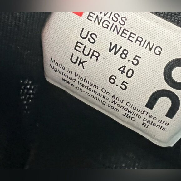 On Clouds Women's Cloudstratus Running Shoes Black/Lilac, Size 8.5 - Picture 9 of 10